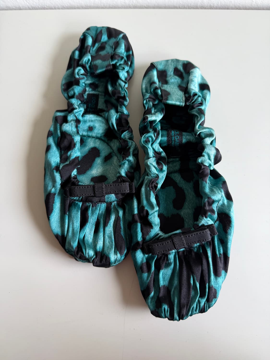 돌체앤가바나 레오파드 실크 플랫 슈즈 상품이미지1