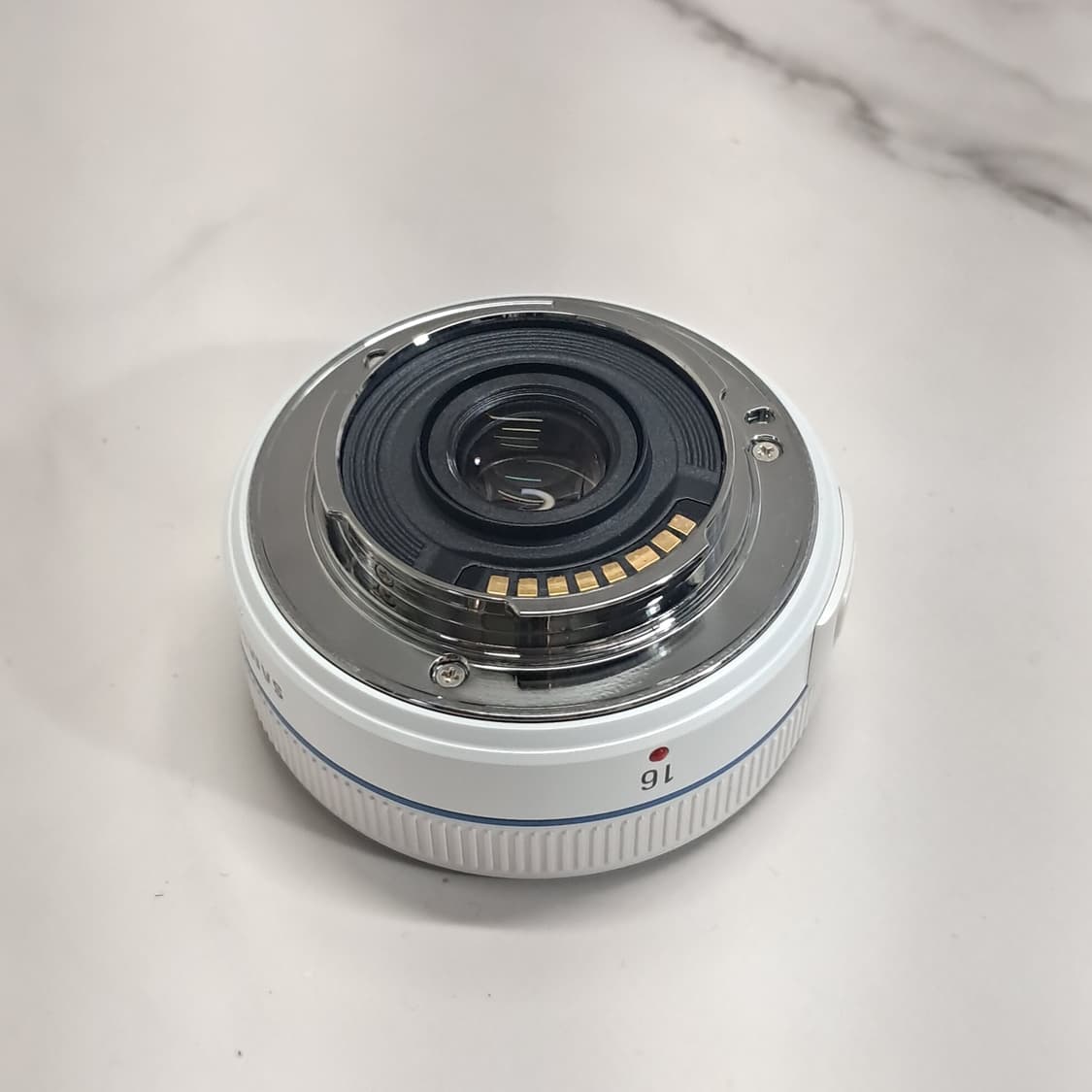 상태 좋은 삼성 16mm 미러리스 단렌즈 F2.4 상품이미지5