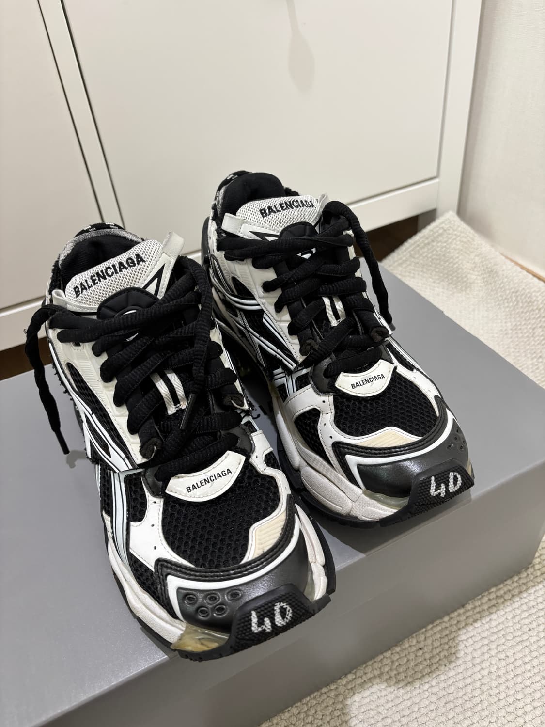 발렌시아가 러너 스니커즈 상품이미지2