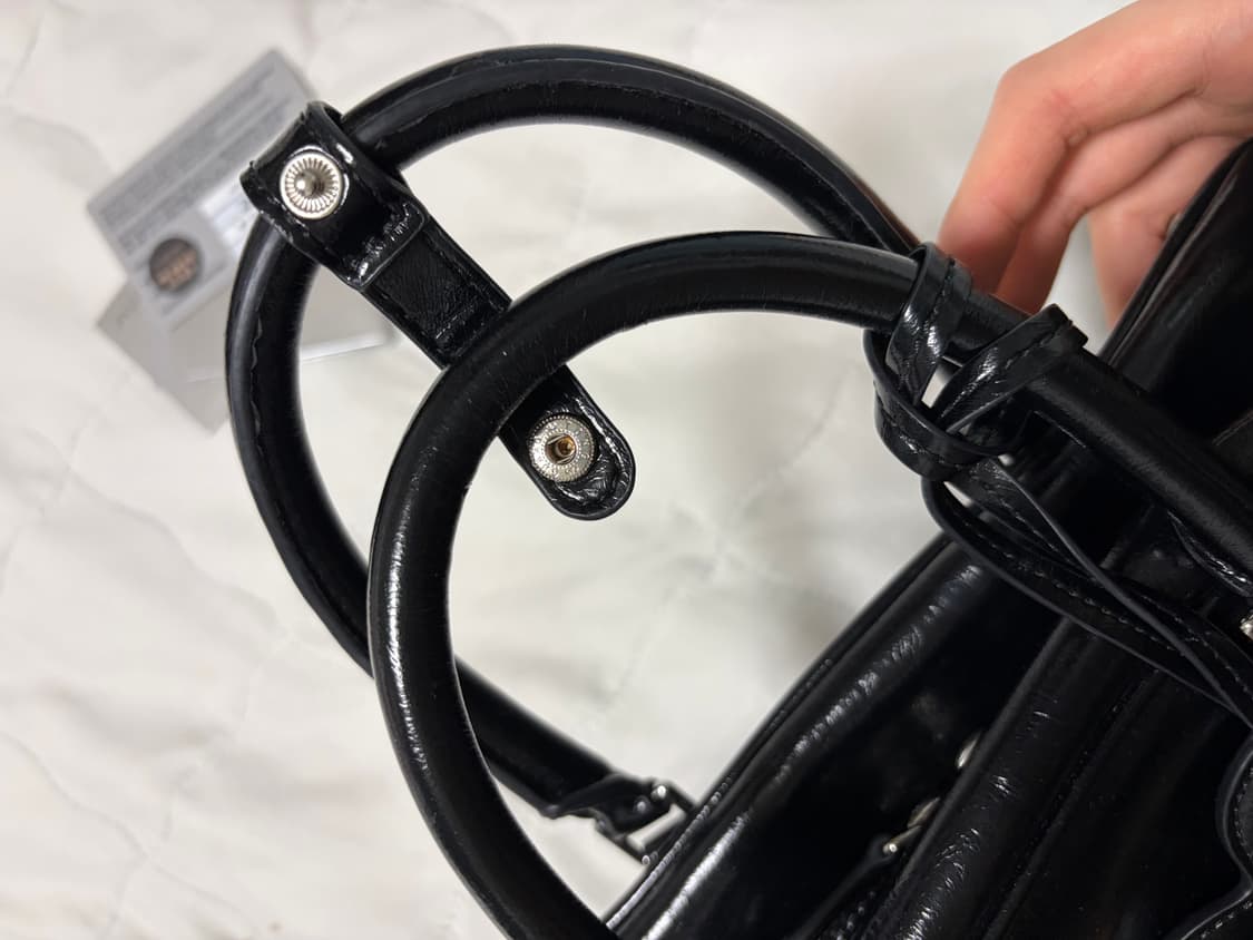 질스튜어트 하트참 토트백 - 블랙 (S) 상품이미지4