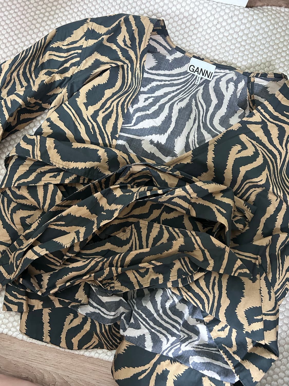 GANNI 지브라 패턴 랩 블라우스 36 상품이미지4