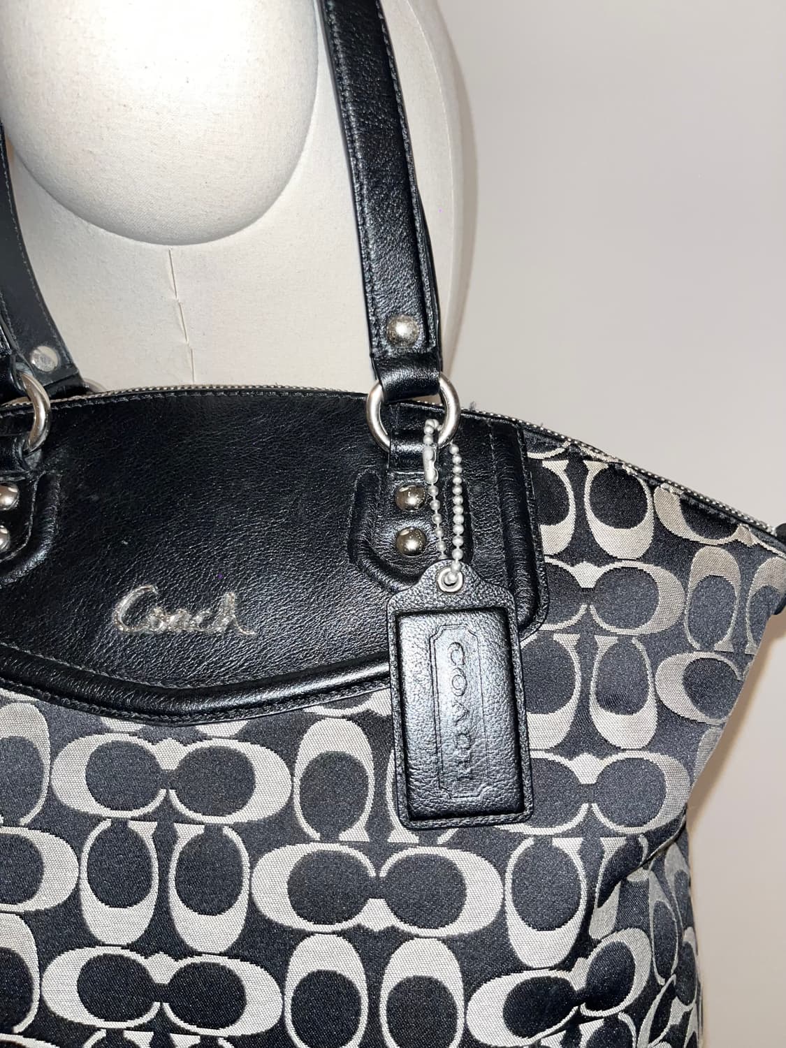 📦Coach black and white shoulder bag 상품이미지5