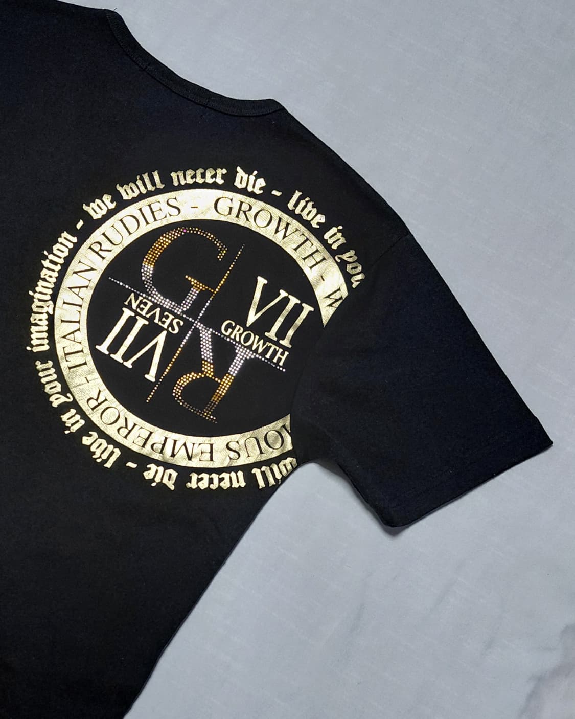 [S/90] GROWTH SEVEN 큐빅 골드 그래픽 빅로고 브이넥 티 상품이미지7