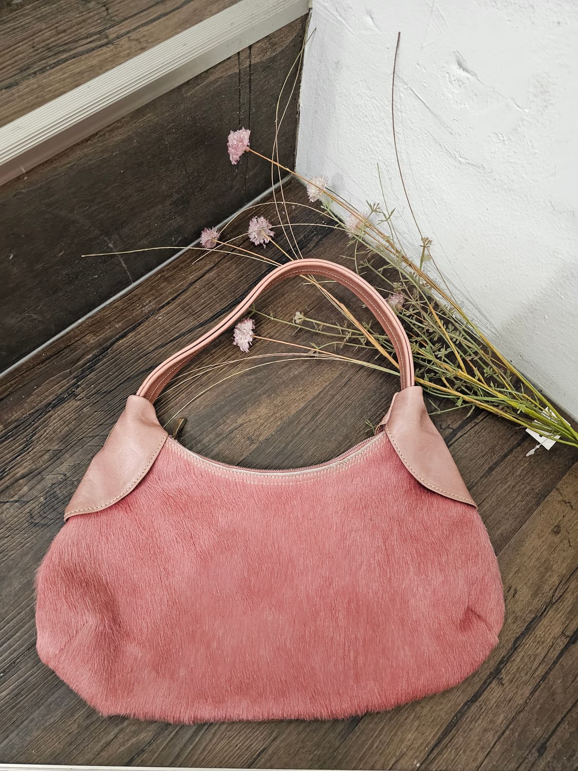 핑크 송치 레더 숄더백 상품이미지1