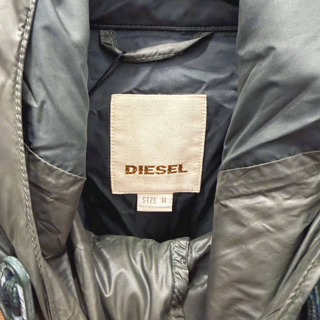 디젤 후드 패딩 자켓 더플 토글 버튼 퀄팅 플랩 포켓 퀄팅 디테일 카키 상품이미지6