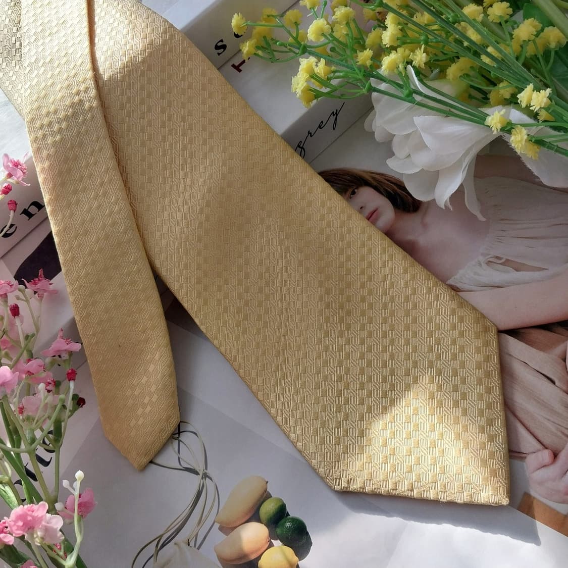 아쿠아스큐텀 실크 옐로우 자카드 넥타이 9.4cm A등급 K1498
 상품이미지2