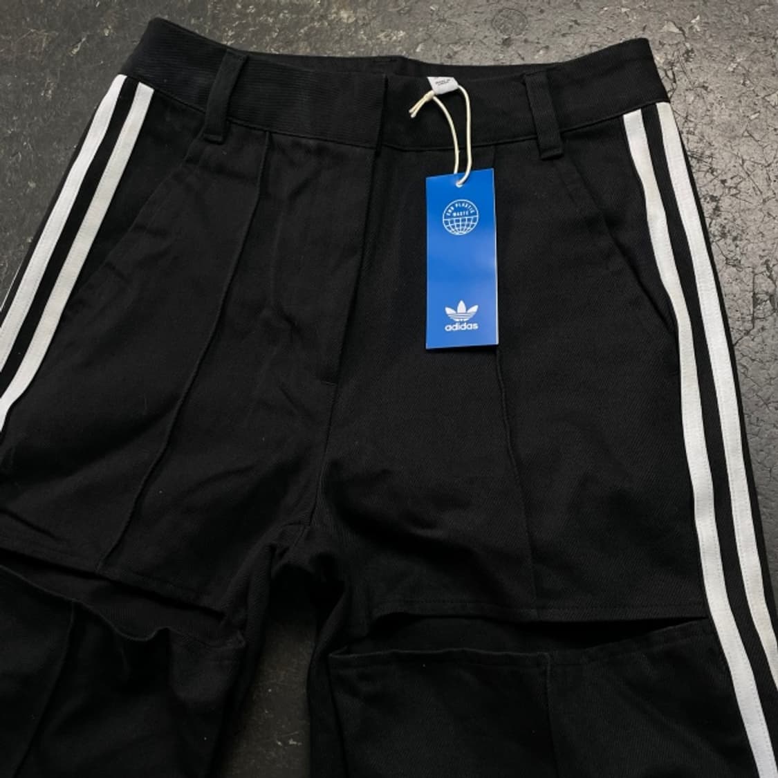 28 아디다스 슬릿 절개 트레이닝 팬츠 상품이미지2