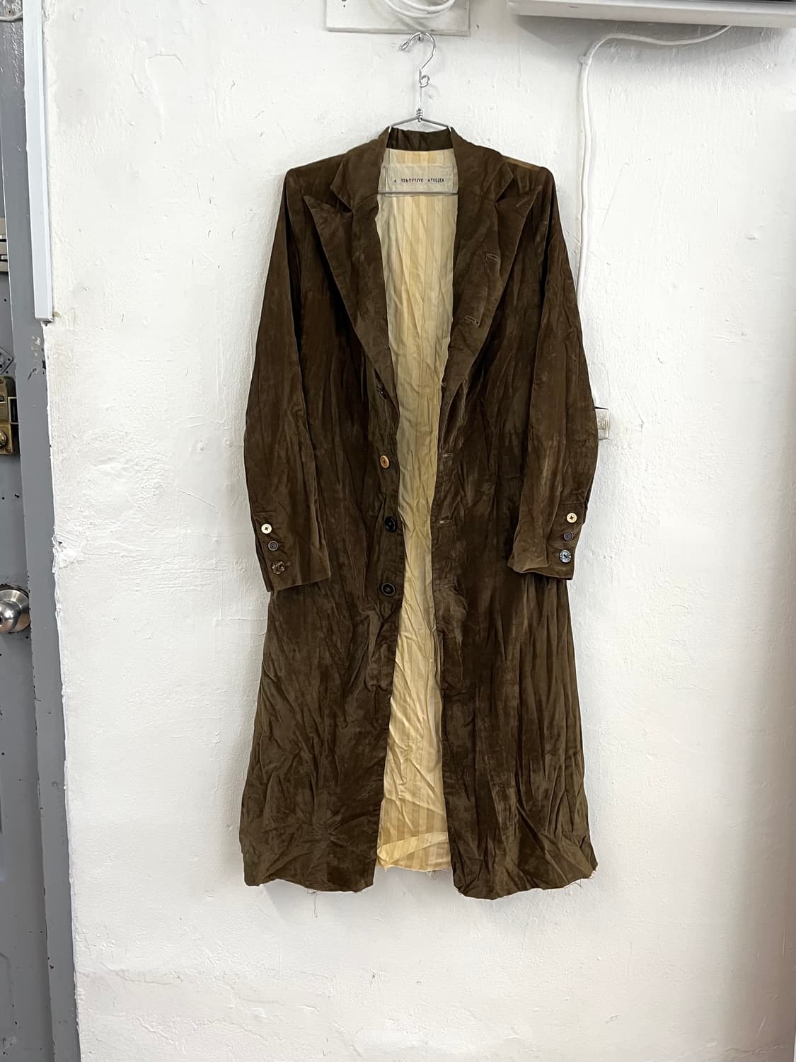 A TENTATIVE ATELIER 아티저널 벨루어 롱코트 상품이미지5