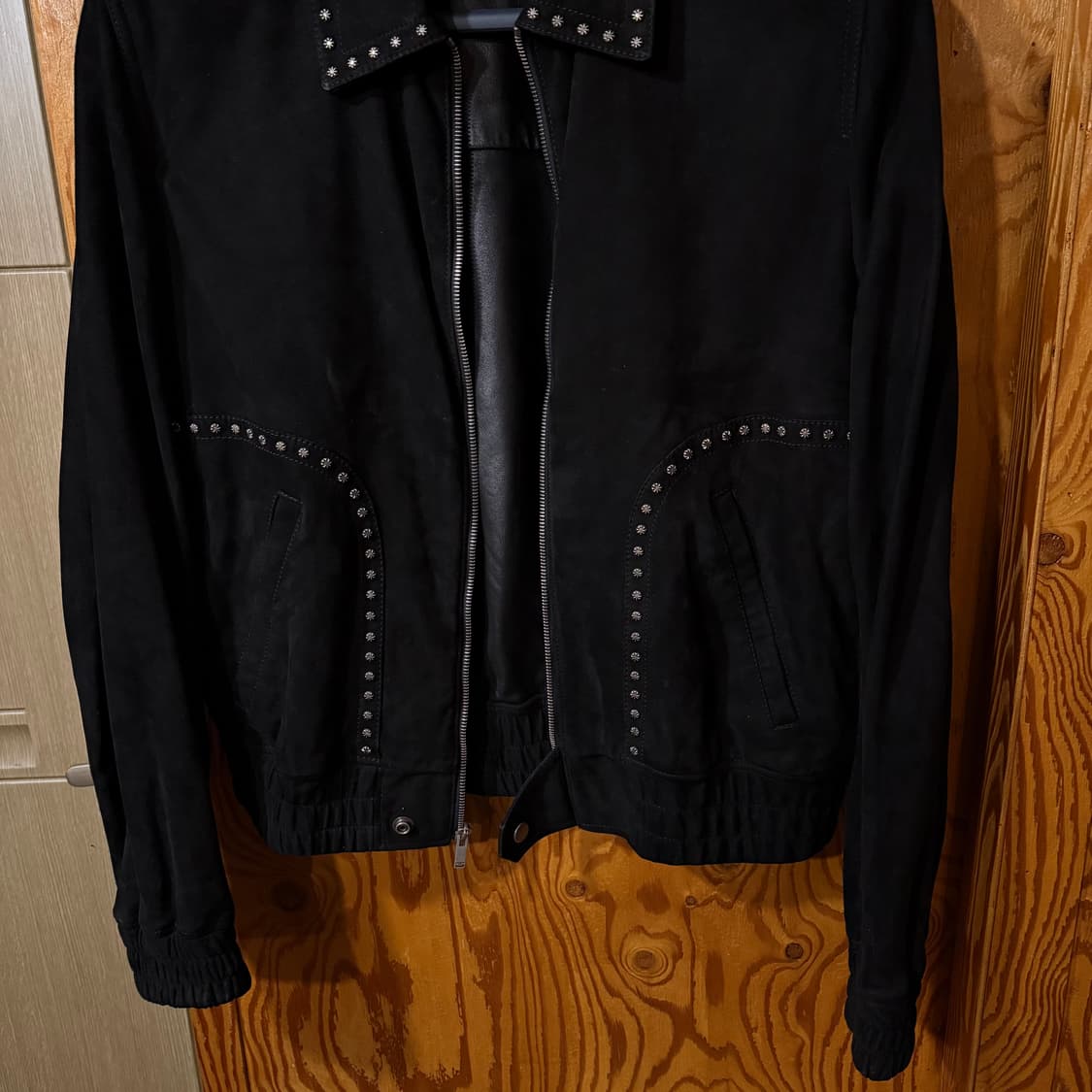 생로랑 플로랄 스터드 스웨이드 자켓 52 사이즈 상품이미지5