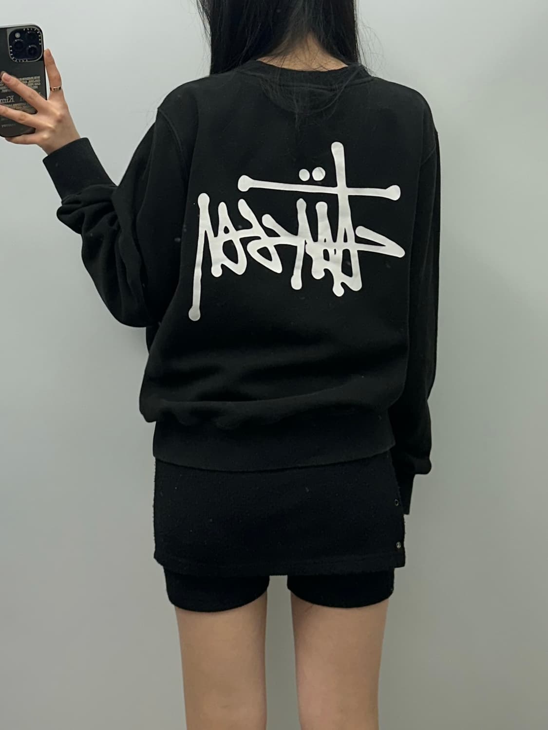 스투시 스탁로고 블랙 맨투맨 상품이미지2