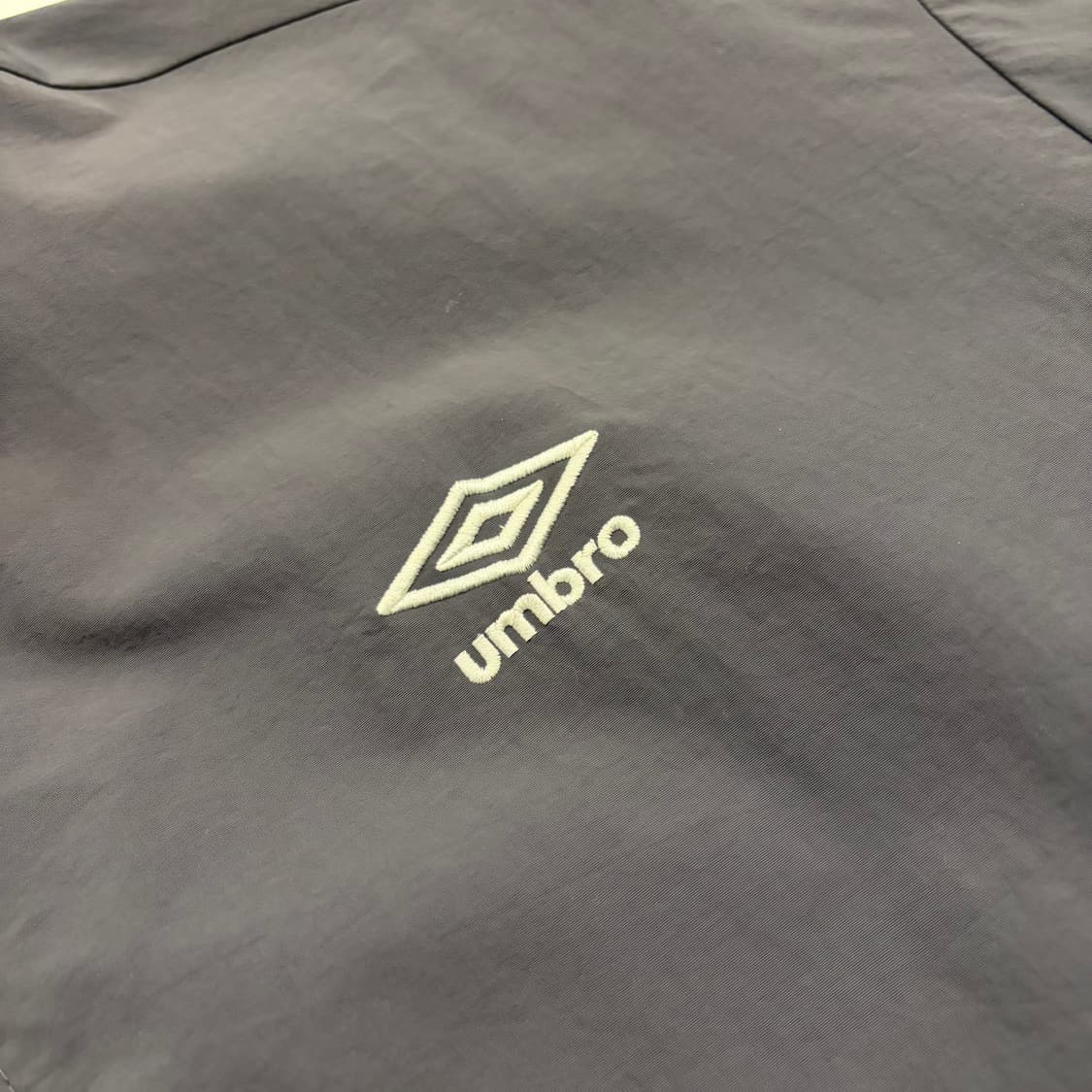 [95] 엄브로 빅로고 바람막이 자켓 그레이 C253 상품이미지4