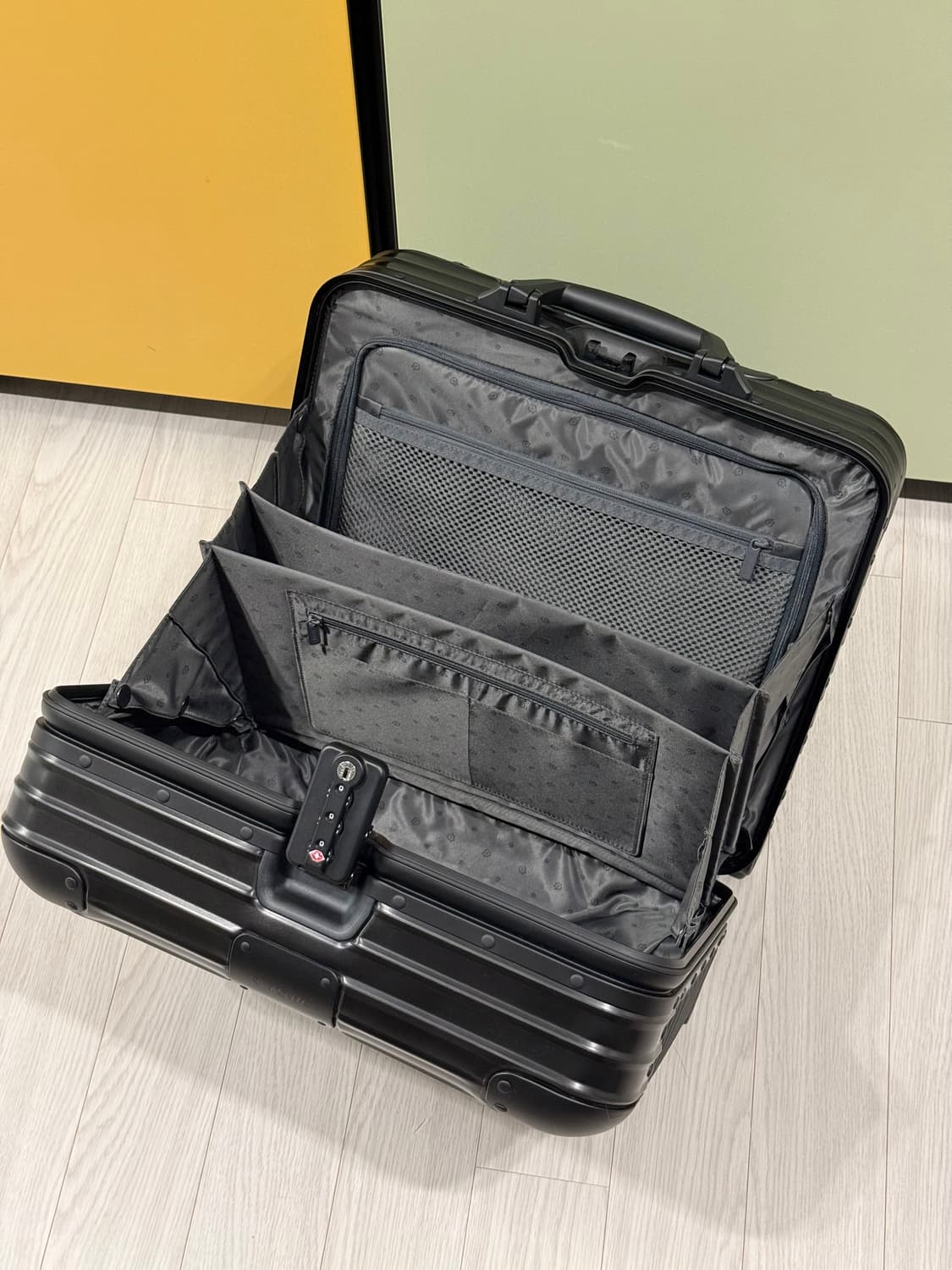 리모와 오리지널 블랙 컴팩트 상품이미지5