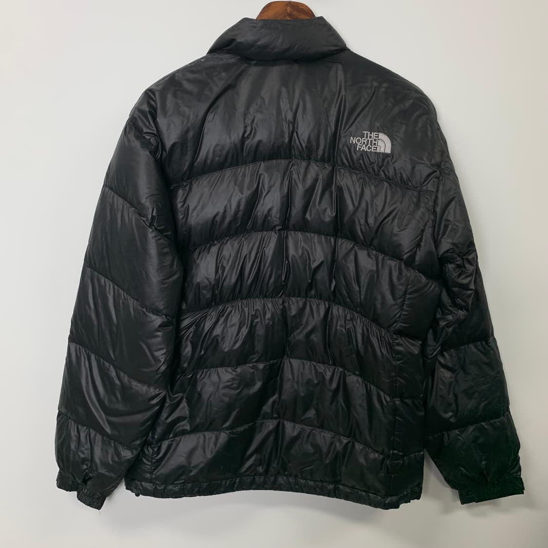 노스페이스 써밋시리즈 블랙 유광 패딩 상품이미지3