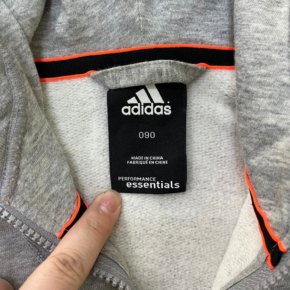 90 아디다스 에센셜 후드 집업 0316M 상품이미지2