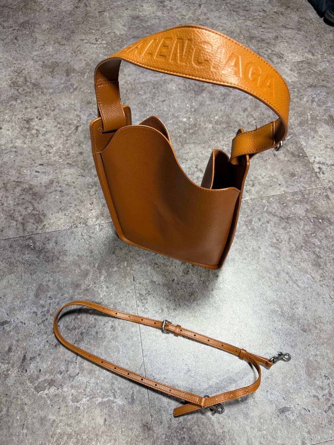 발렌시아가 숄더백 상품이미지1