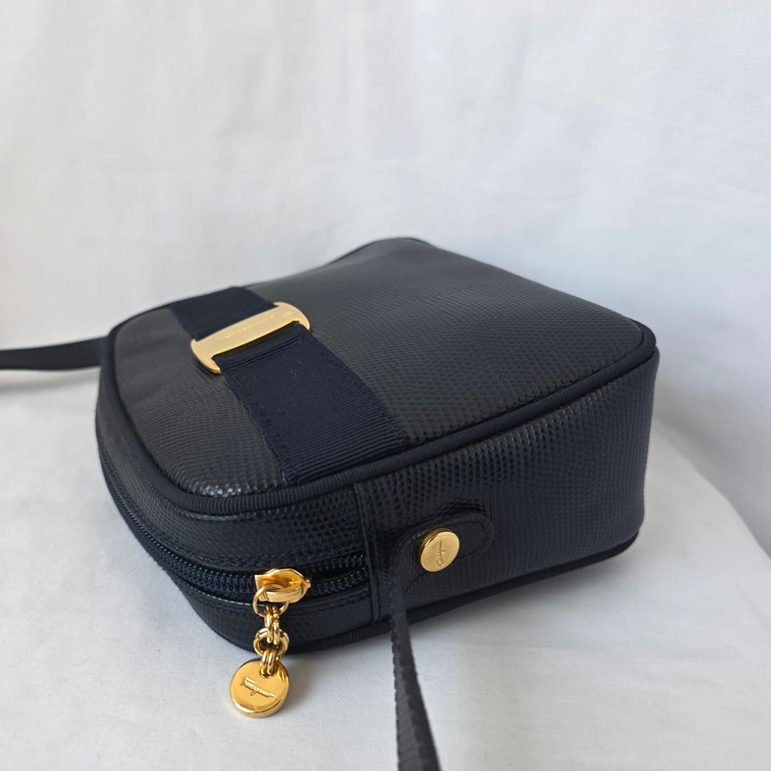[정품 Ferragamo] 페레가모 바라리본 카메라백 크로스백 상품이미지4