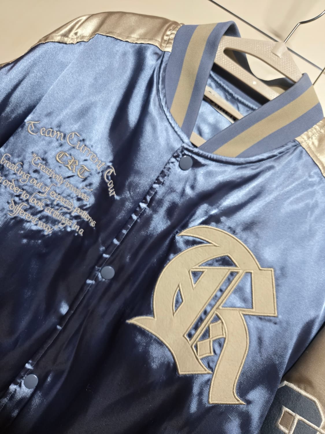 커렌트 글로시 스카이블루 바시트 자켓 상품이미지3