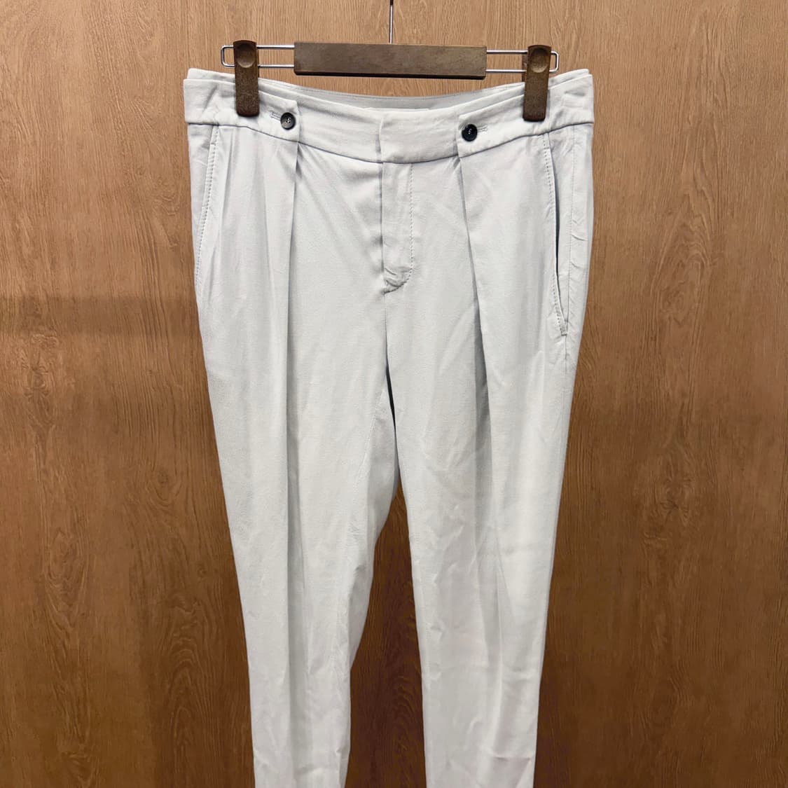 헬무트랭 스키니 코튼 팬츠 웥 턱 미니멀 스퀘어 포켓 버튼 디테일 화이트 상품이미지4