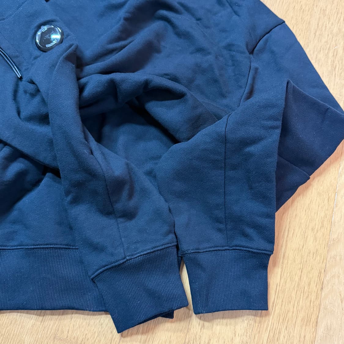 새상품) CP컴퍼니 렌즈와펜 맨투맨 (XL) 상품이미지5