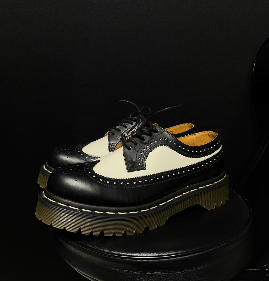 닥터마틴 블랜앤화이트 스므스 로퍼 상품이미지1