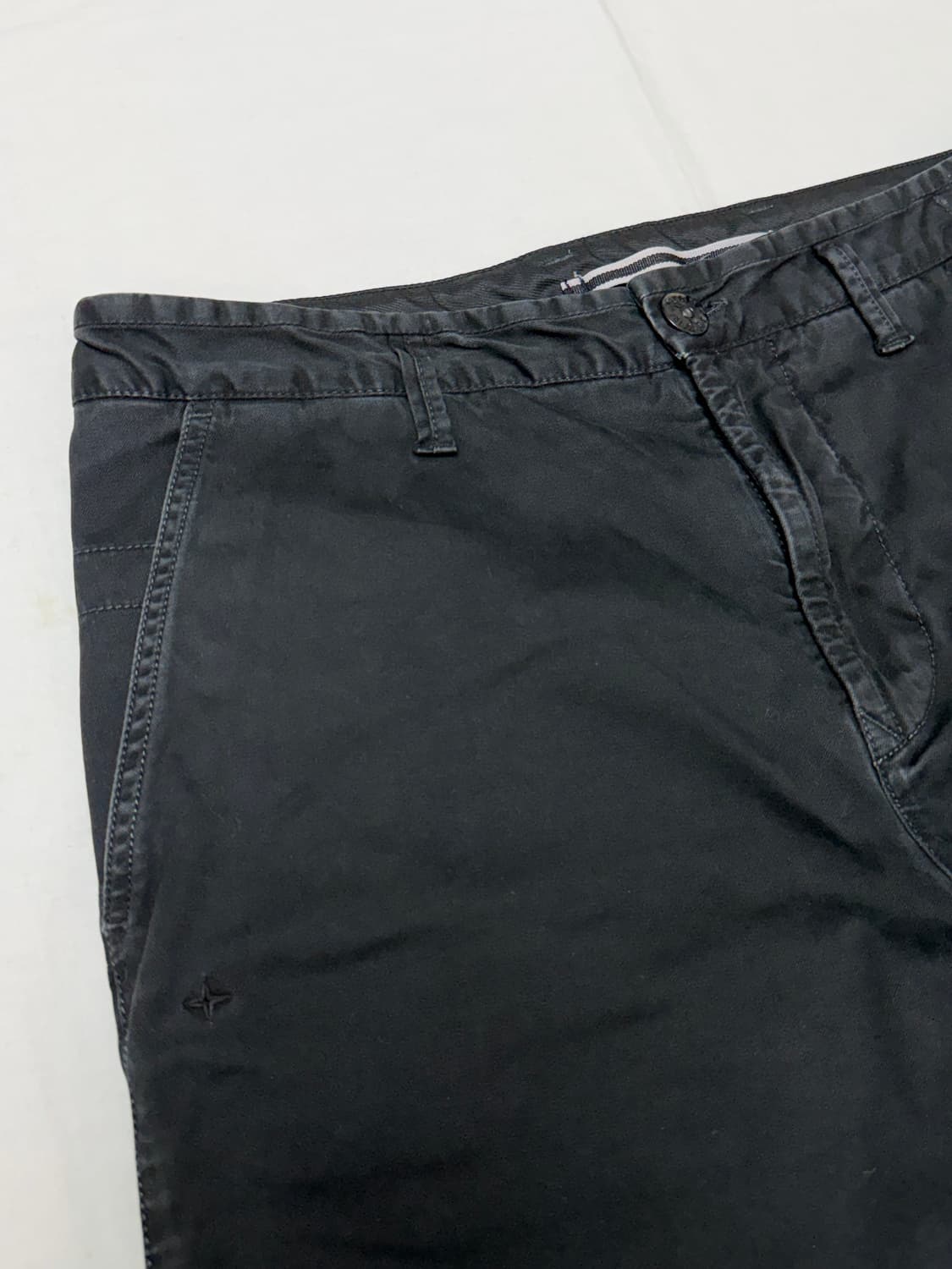 19FW 스톤아일랜드 컴파스 자수 코튼 팬츠 블랙 상품이미지3