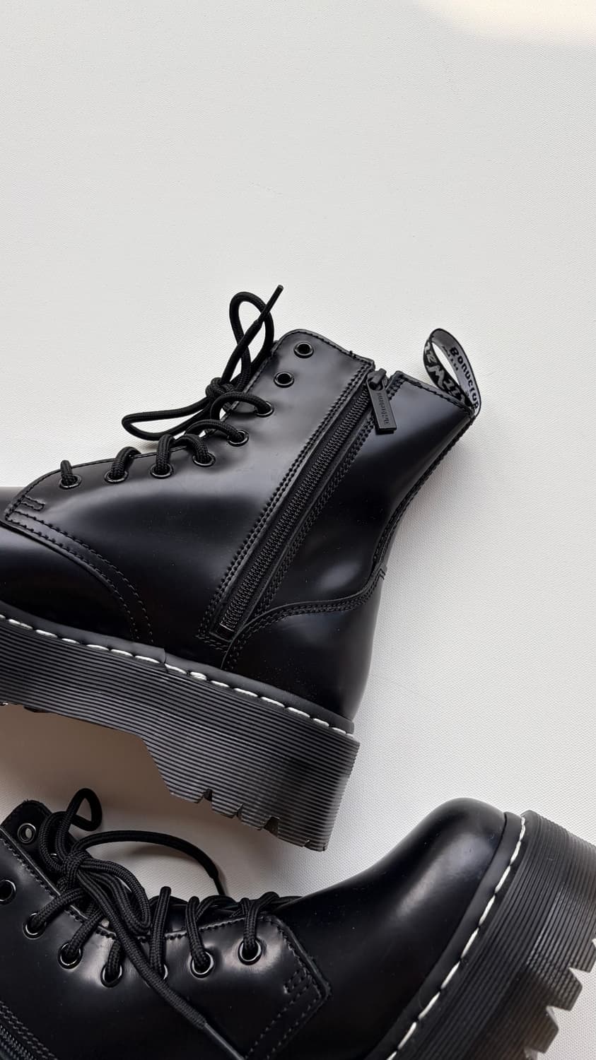 닥터마틴 제이든 화이트 스티치 8홀 부츠 상품이미지5