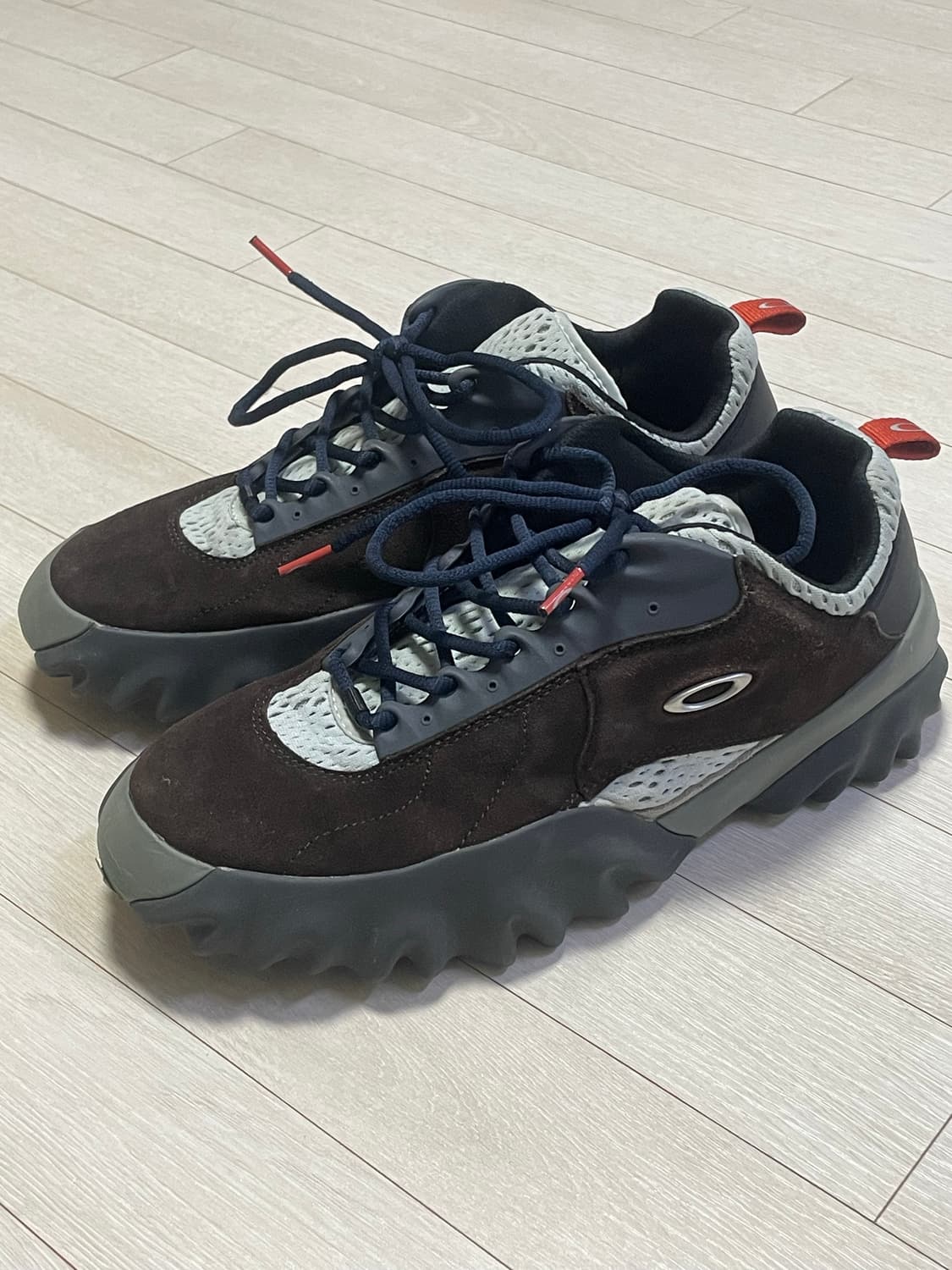 Oakley 팩토리 팀 x 브레인 데드 찹 쏘우 브라운 275 상품이미지4