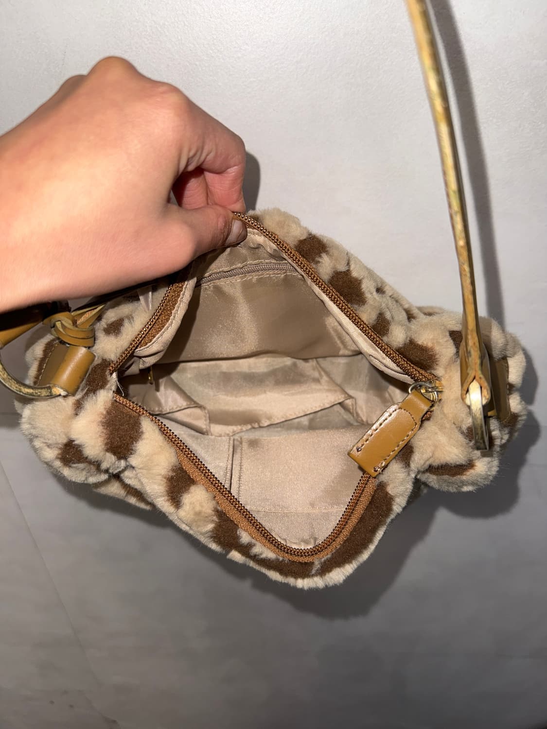 Brown zebra faux fur shoulder bag 상품이미지5