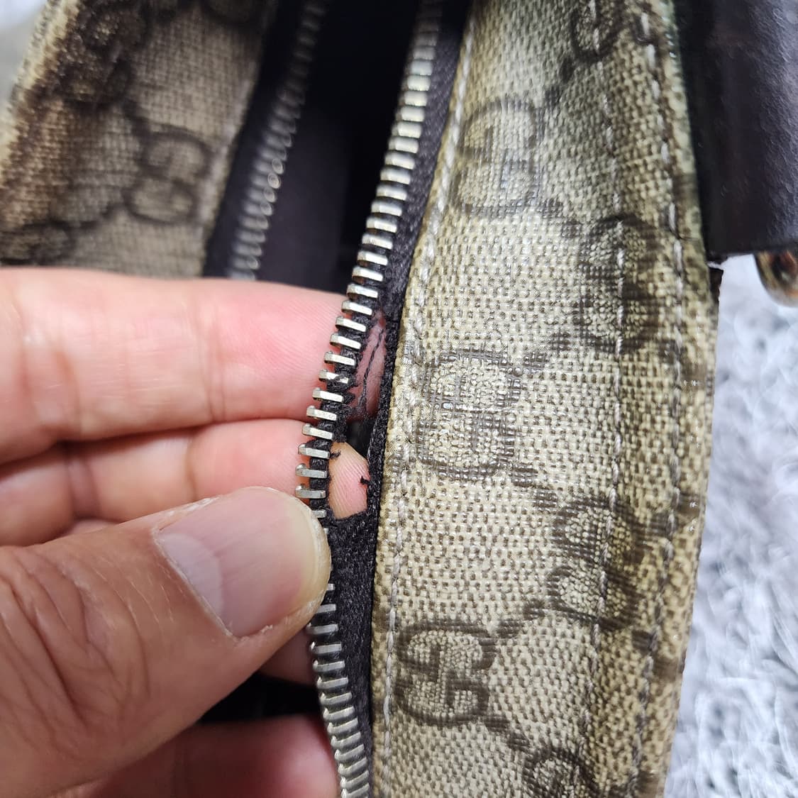 구찌 GG PVC 크로스백 상품이미지6