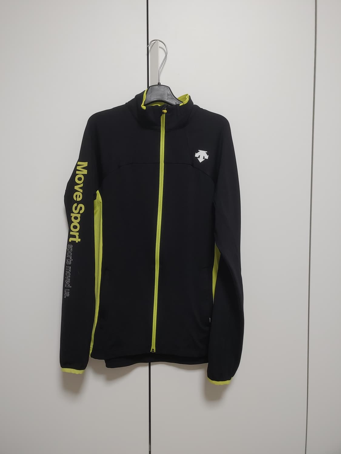 데상트  남성 기능성  러닝 자켓-L사이즈 상품이미지2