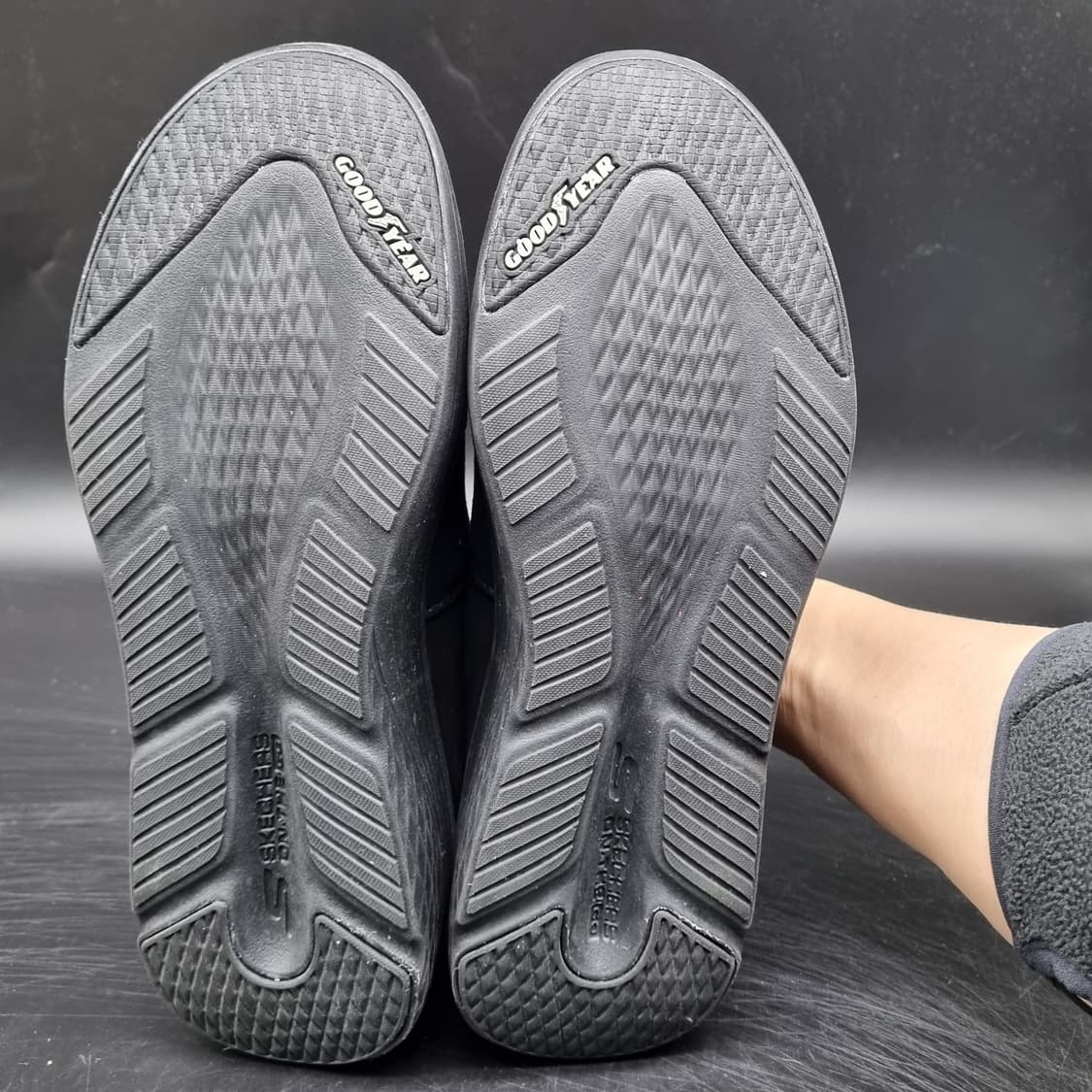 스케쳐스 고워크 남성 슬립온 실사이즈 255 상품이미지3