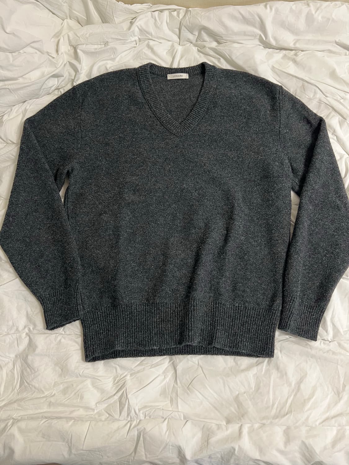 (새상품) 르메르 울 브이넥 스웨터 L 상품이미지3