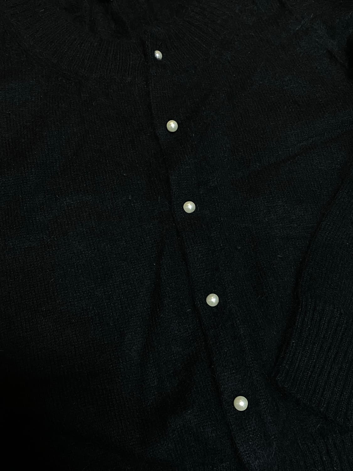 Limi feu 앙고라 진주 버튼 블랙 가디건 상품이미지2