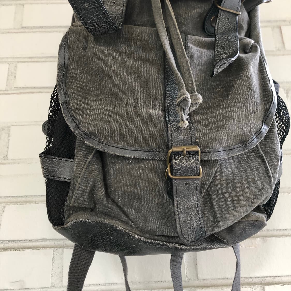 그레이 가죽 빈티지 백팩 상품이미지5