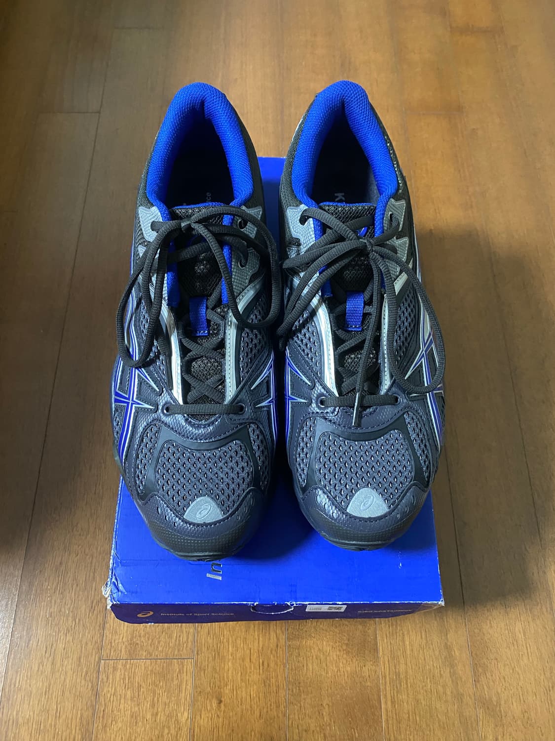 [282.5] 아식스x키코 코스타디노브 젤 퀀텀 지엔치아 다크 그레이 상품이미지1