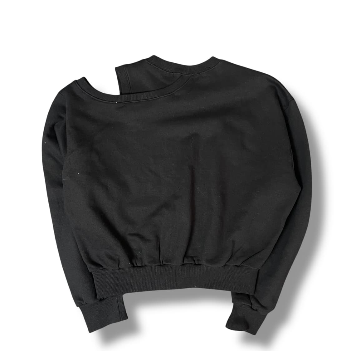 IU 빈티지 어깨 트임 크롭 맨투맨 상품이미지2