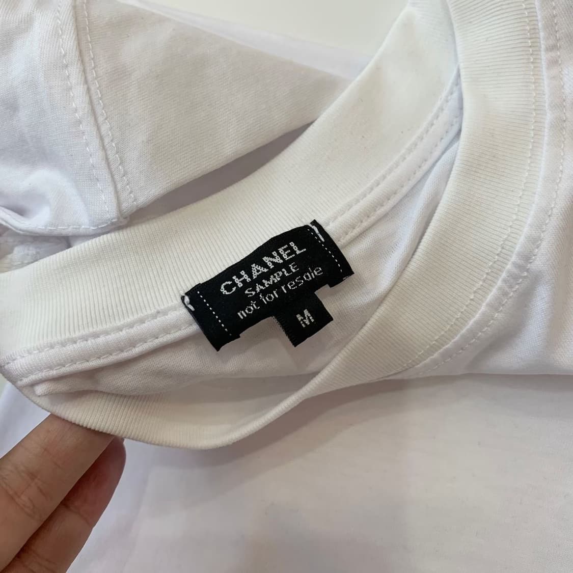 샤넬뷰티 라인스톤 몬테카를로 티셔츠 + 파우치 세트포장 상품이미지4