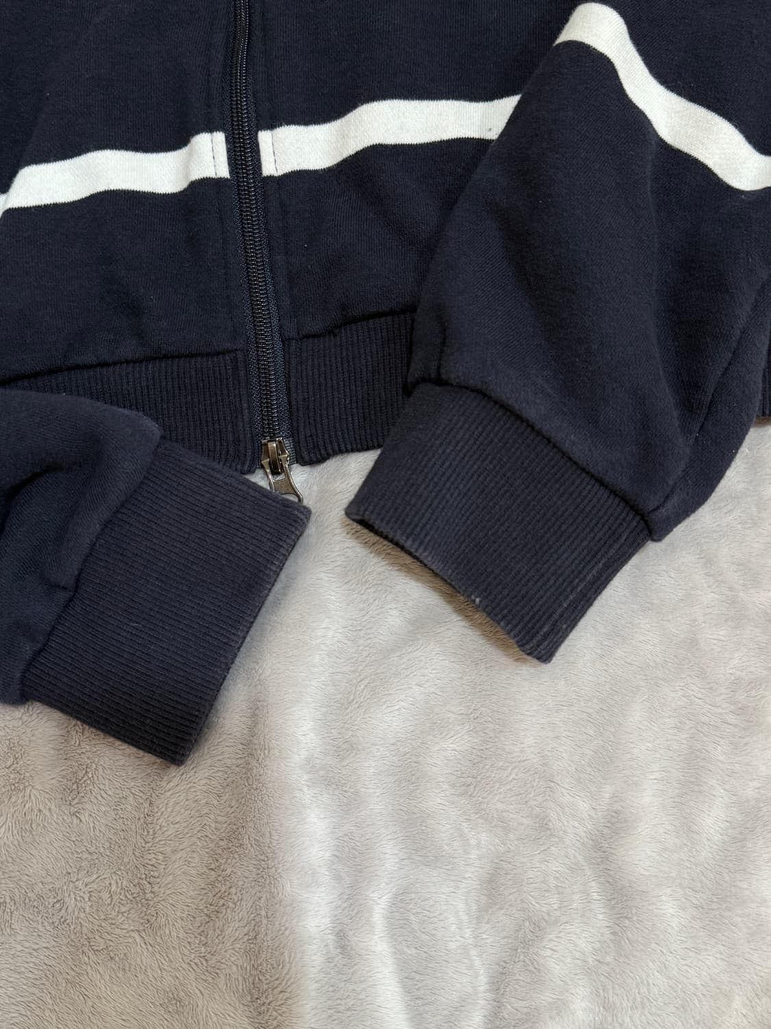 캉골 네이비 투웨이 스트라이프 크롭 집업 상품이미지2