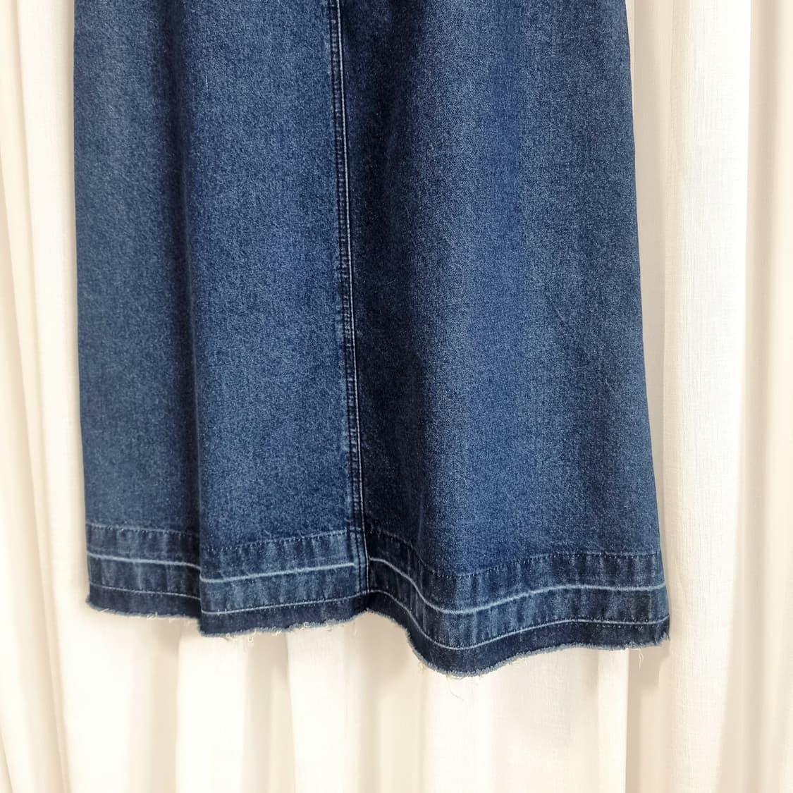 SJYP 코팅데님 배색 데미지 사이드버튼 롱스커트 (25인치/표기S) 상품이미지9