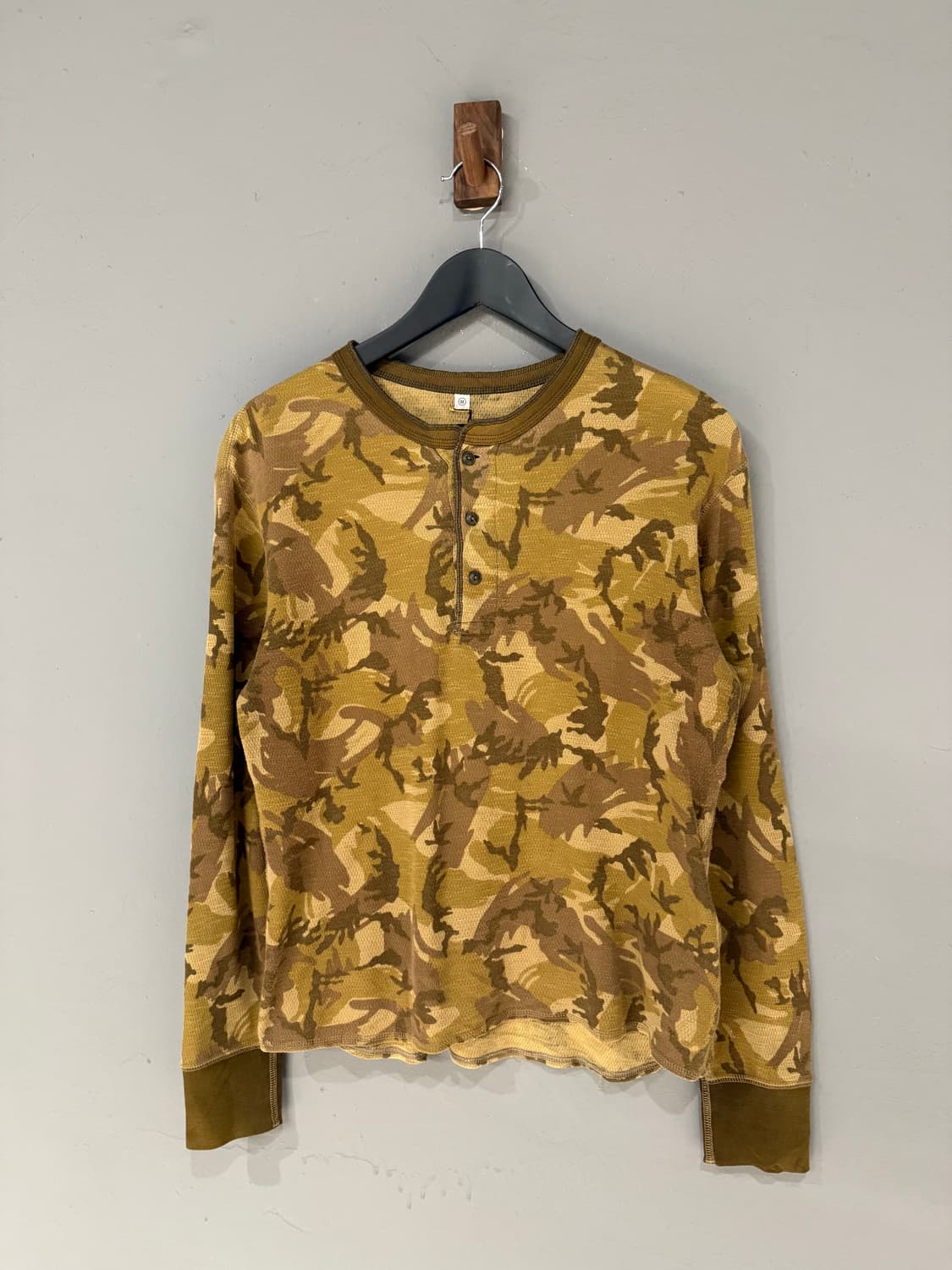 camo pattern henry neck long sleeve 상품이미지4