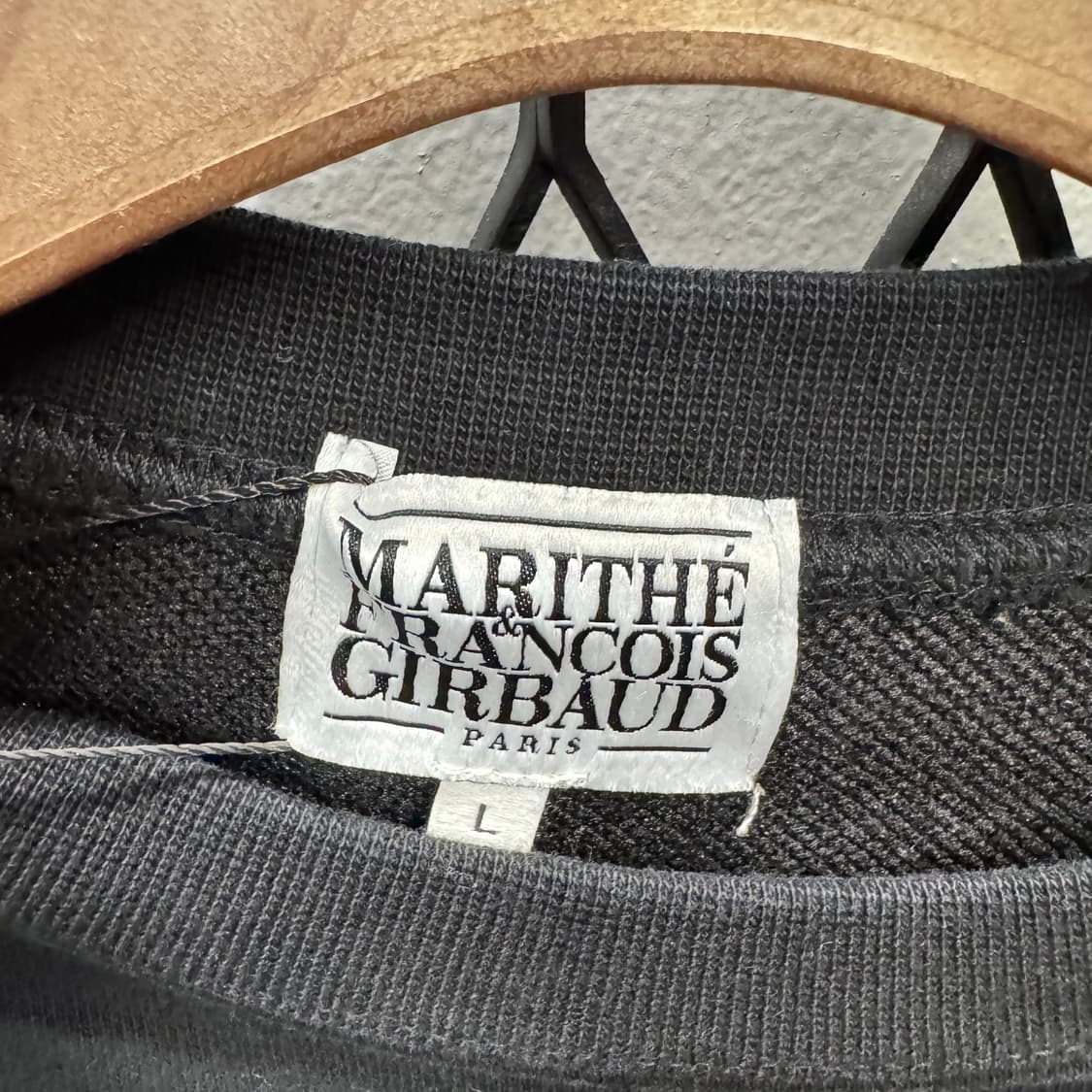 마리떼 프랑소와 저버 맨투맨 전면 레터링 로고 포인트 블랙 상품이미지5