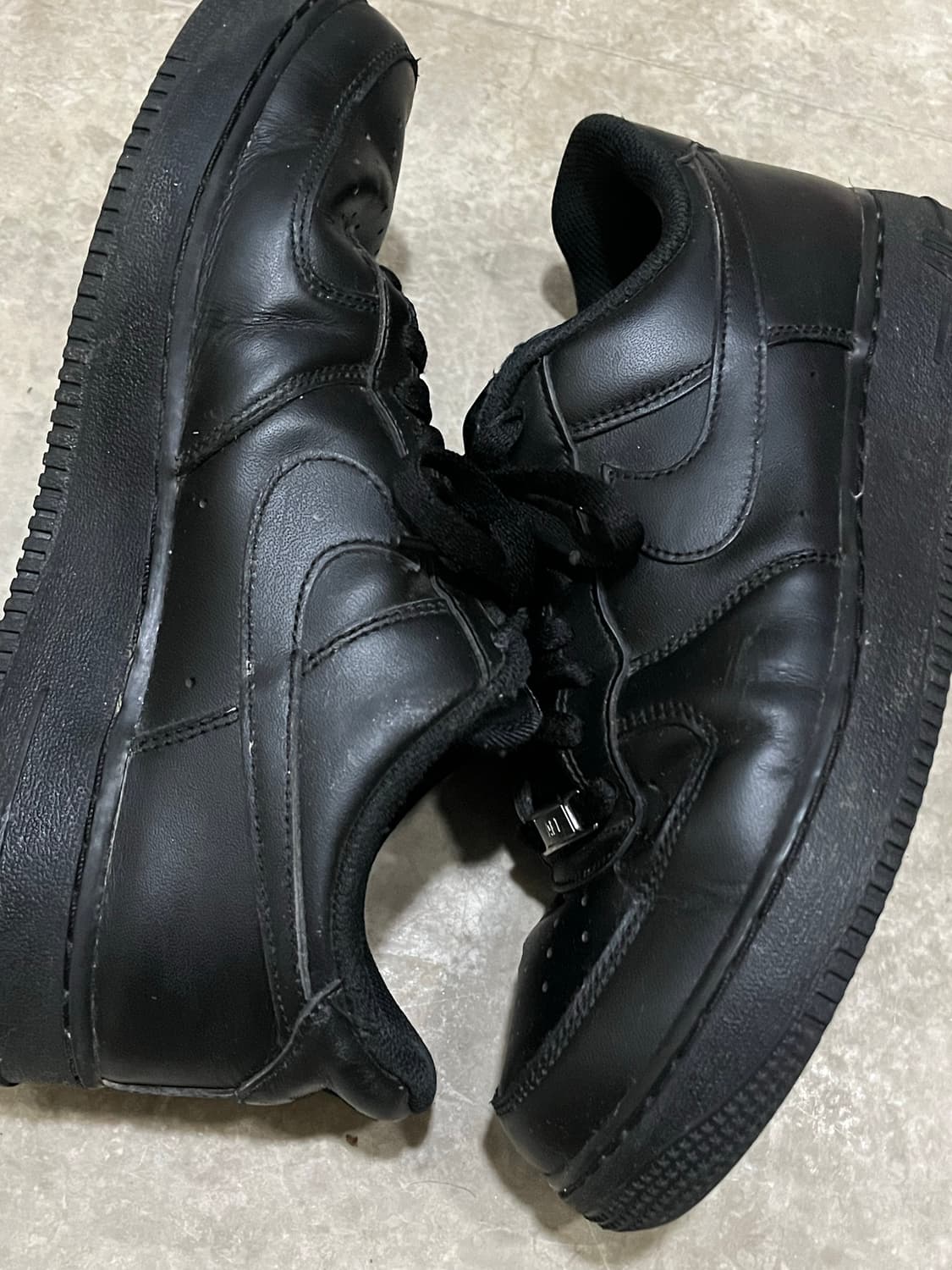 나이키 에어포스1 '07 로우 올블랙 265 상품이미지4