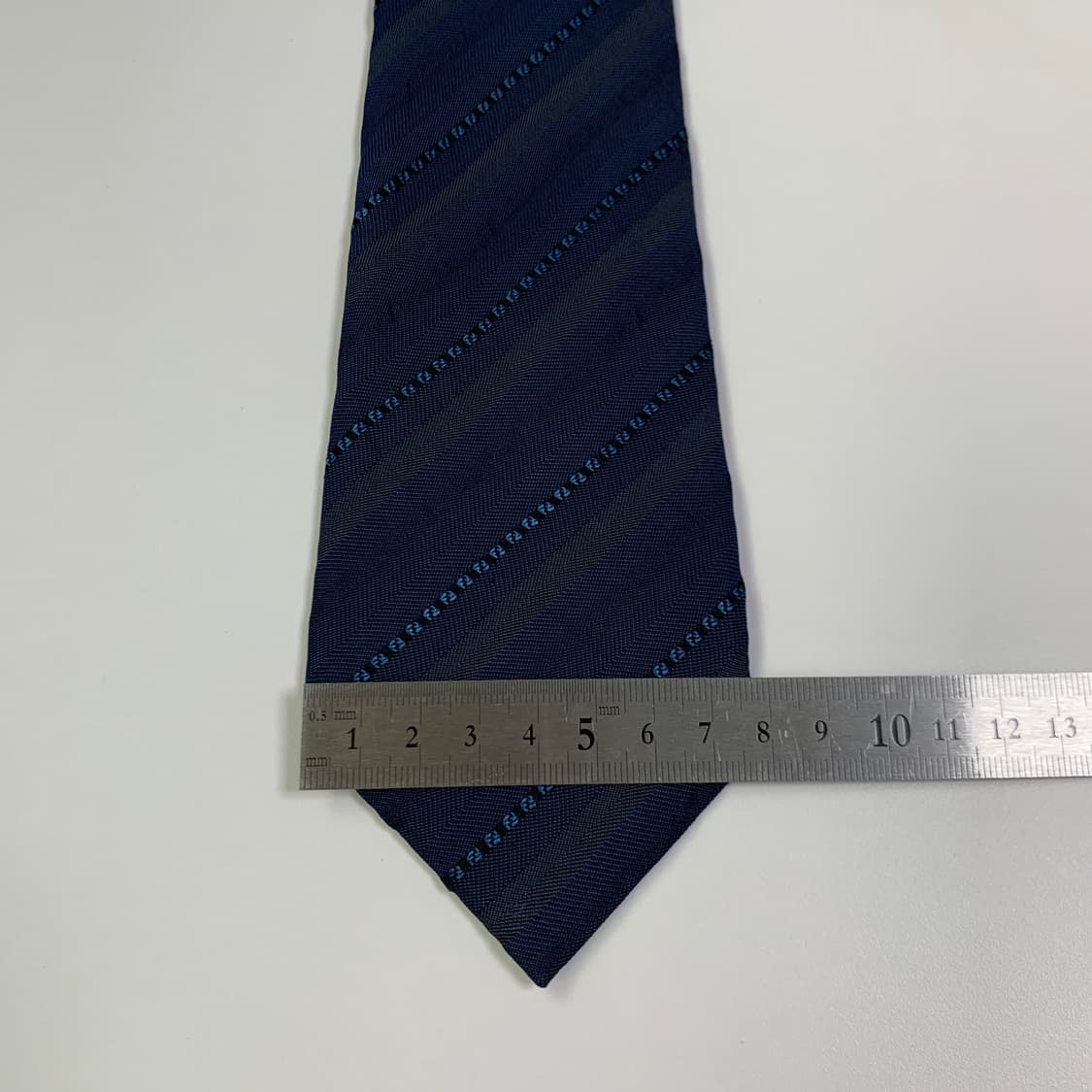 펜디(FENDI) 스몰로고 모노그램 스트라이프 명품넥타이 A+ 7.7cm 상품이미지9