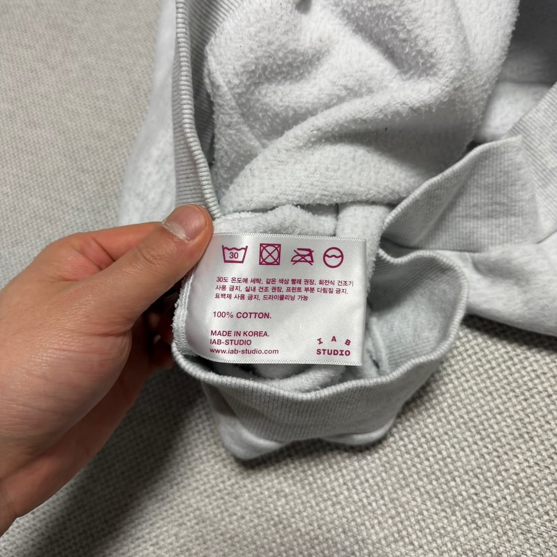 아이앱 IAB 스튜디오 하프집업 맨투맨 상품이미지3