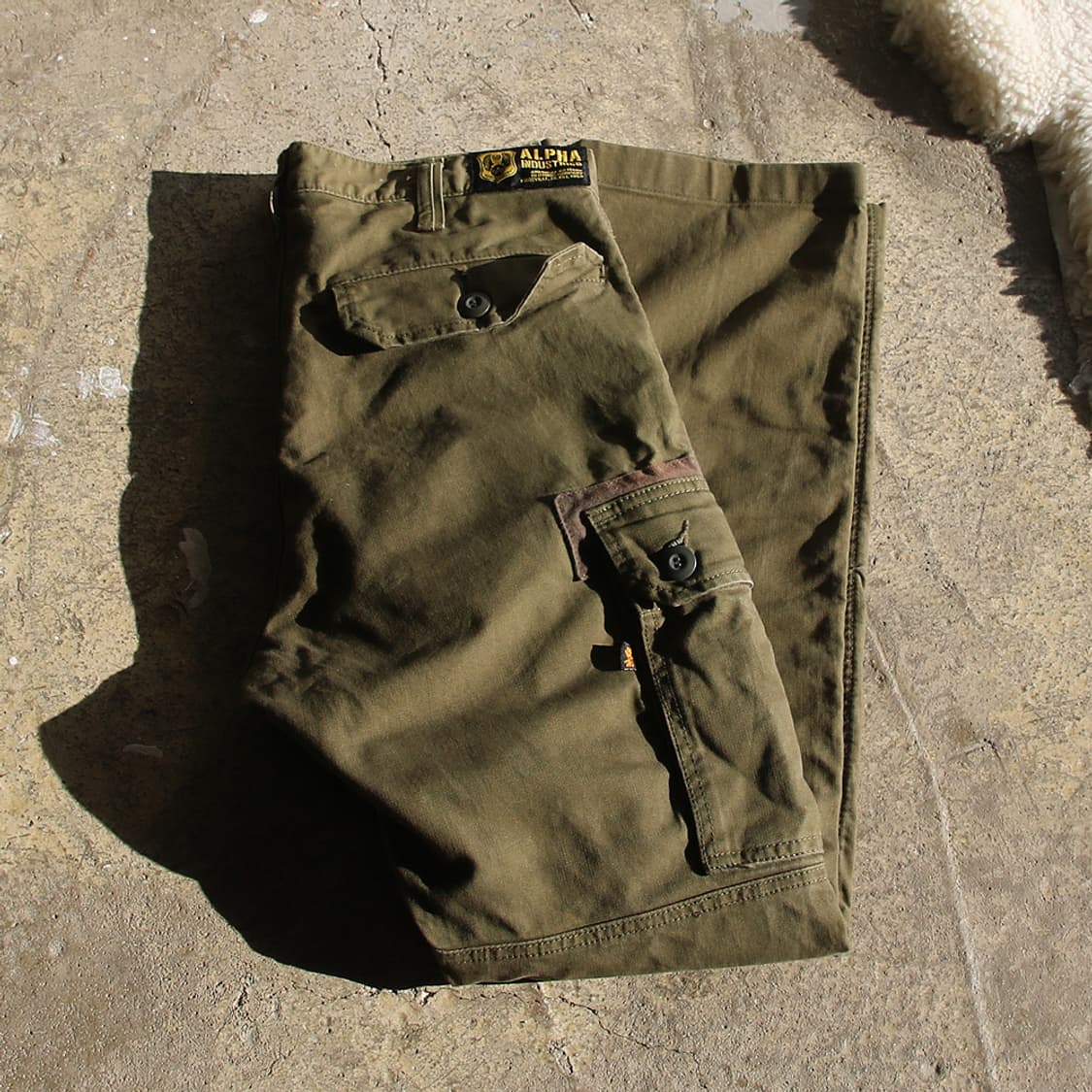 (착용컷) 알파 인더스트리 카고 팬츠 (남성용 30.5) 상품이미지1