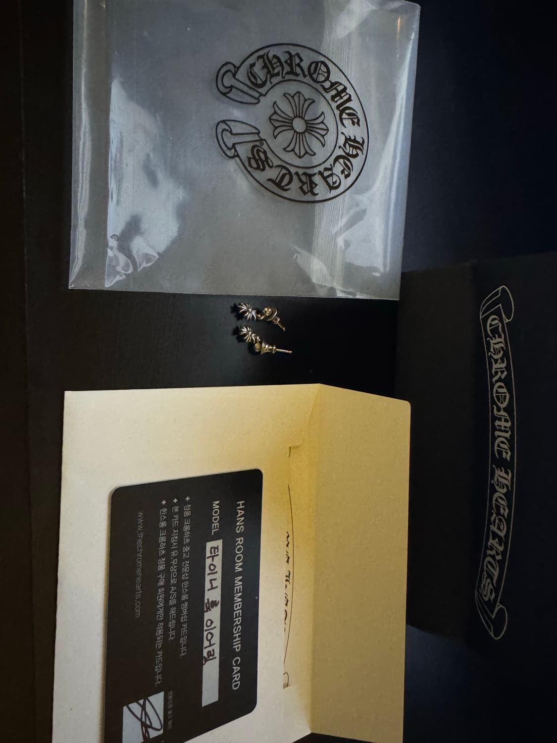 크롬하츠 타이니 훅 이어링 한쌍 (2개) 상품이미지2