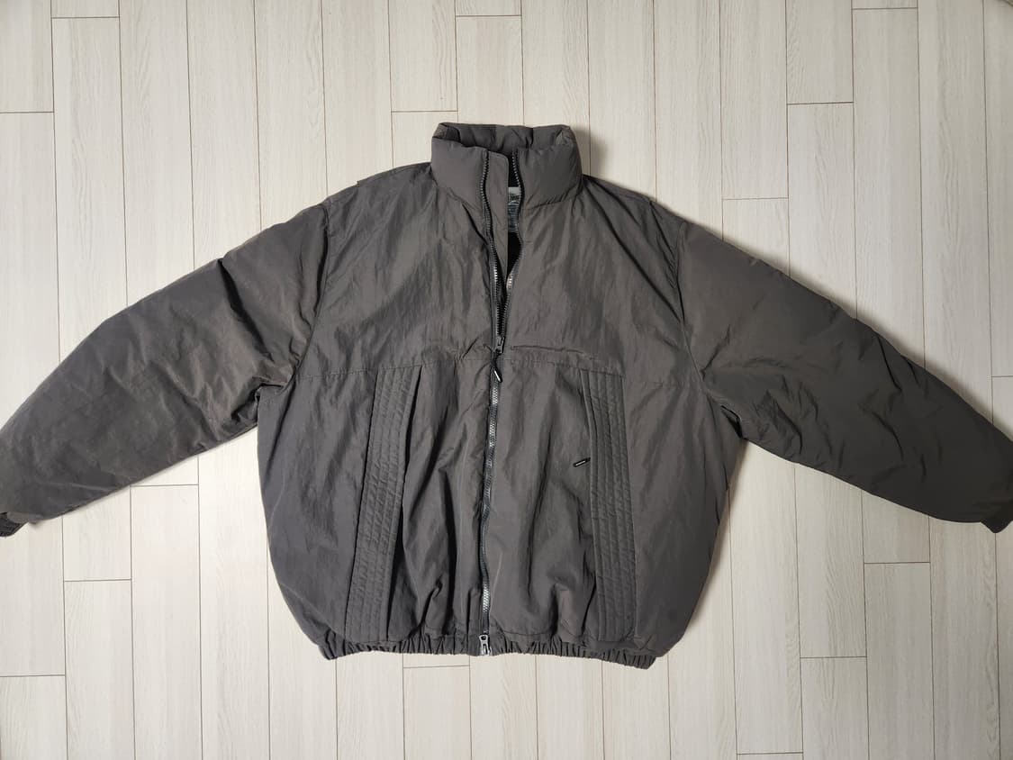 필루미네이트 오버핏 패딩점퍼 M

오염 하자없이 깨끗해요^^

세탁해뒀어 상품이미지1