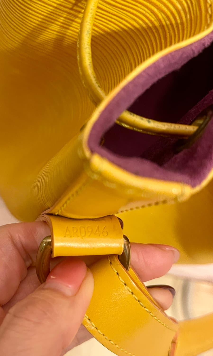 루이비통 Louis Vuitton쁘띠 노에 빈티지 (에피 옐로우) 상품이미지4