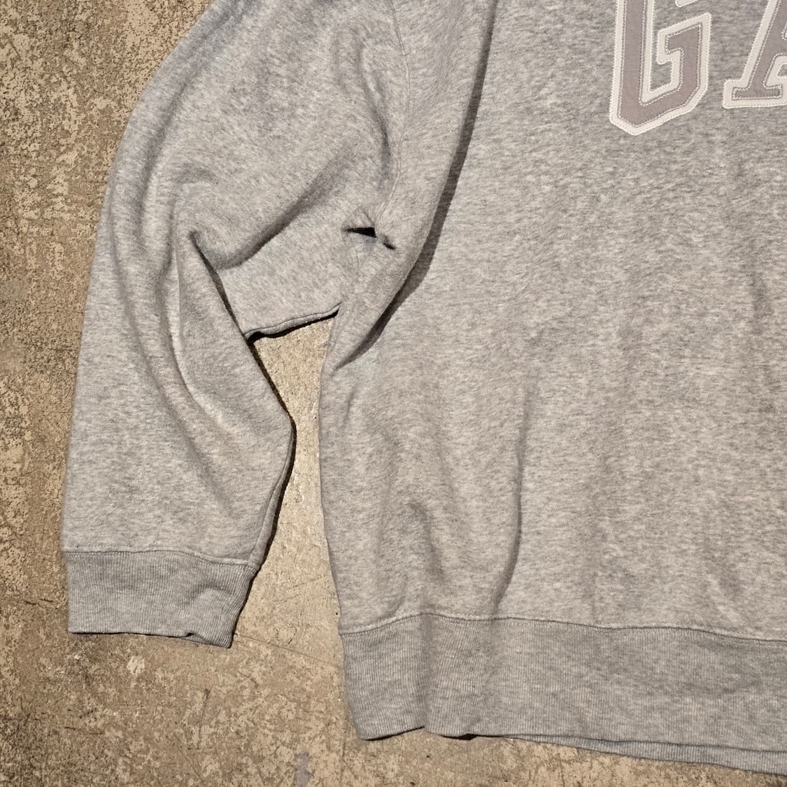 GAP 크롭 오버핏아치형 로고 크루넥 스웨트 셔츠 상품이미지4