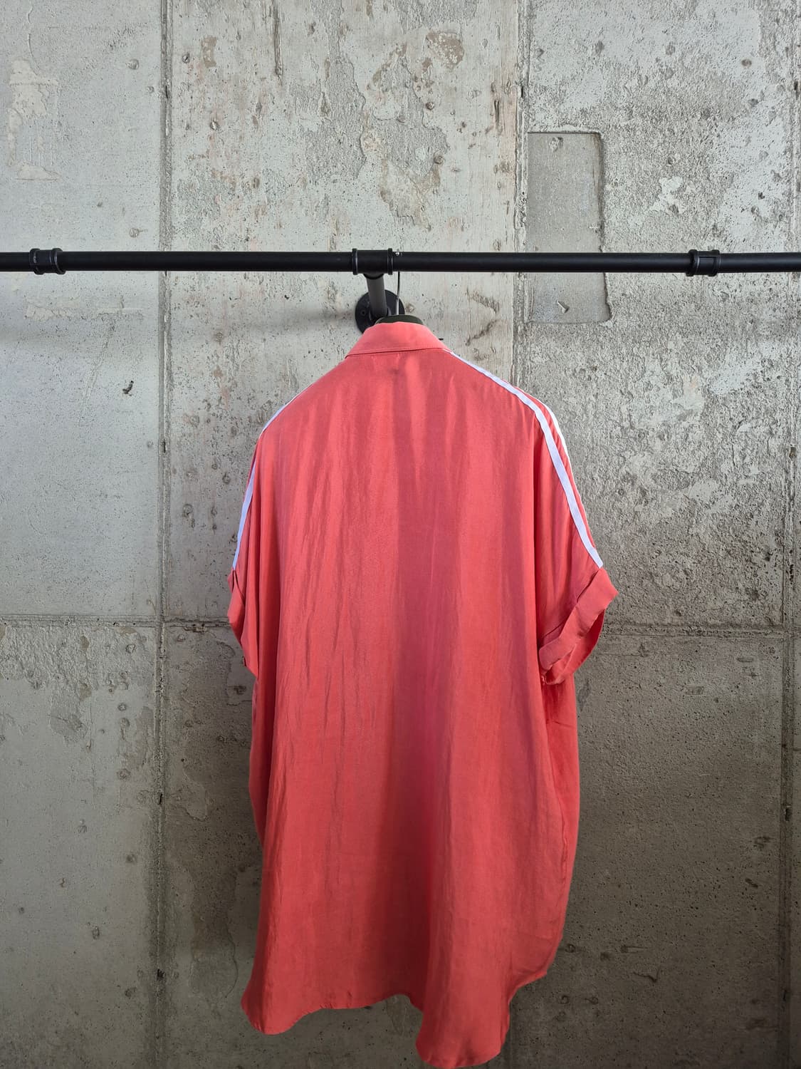 아디다스 오버핏  오렌지 반팔 셔츠 상품이미지3